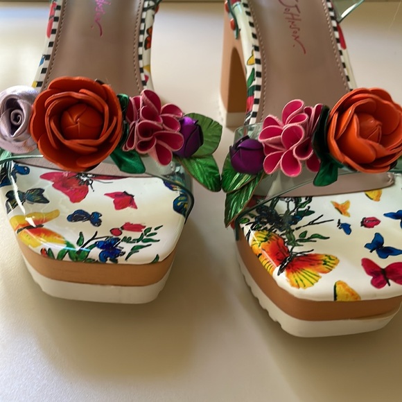 Betsey Johnson Floral Platform Sandals - Picture 5 of 6